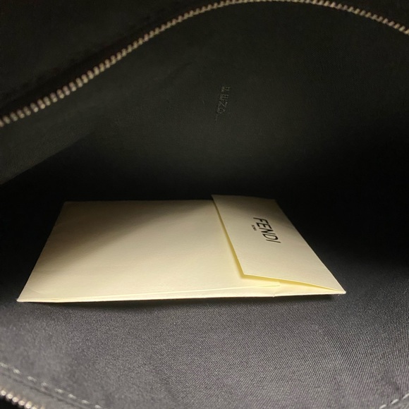 Fendi Men’s medium messenger bag, Zucca, Textured Leather - Picture 9 of 14